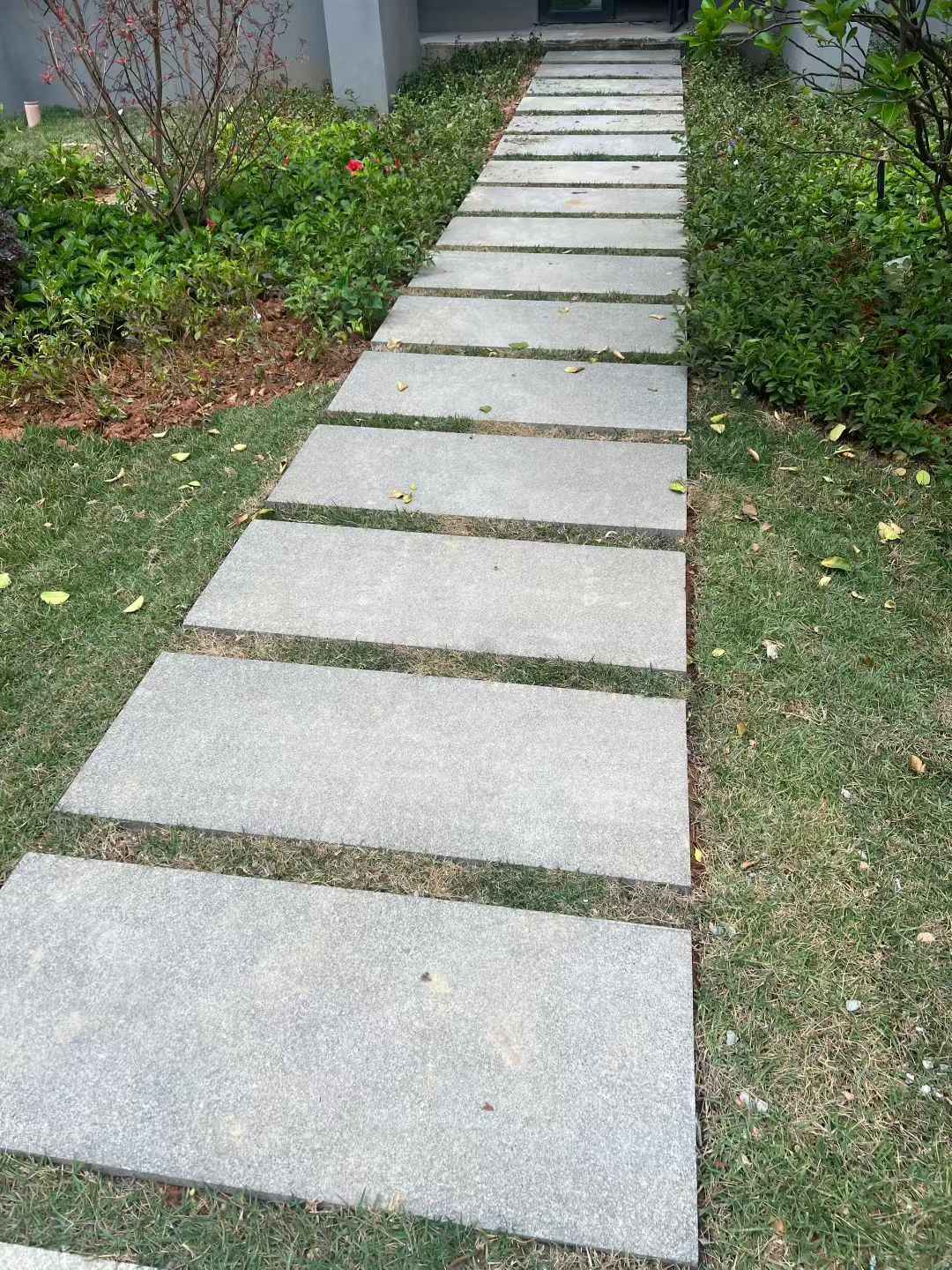 河源 芝麻黑小区踏步、汀步石铺装效果
