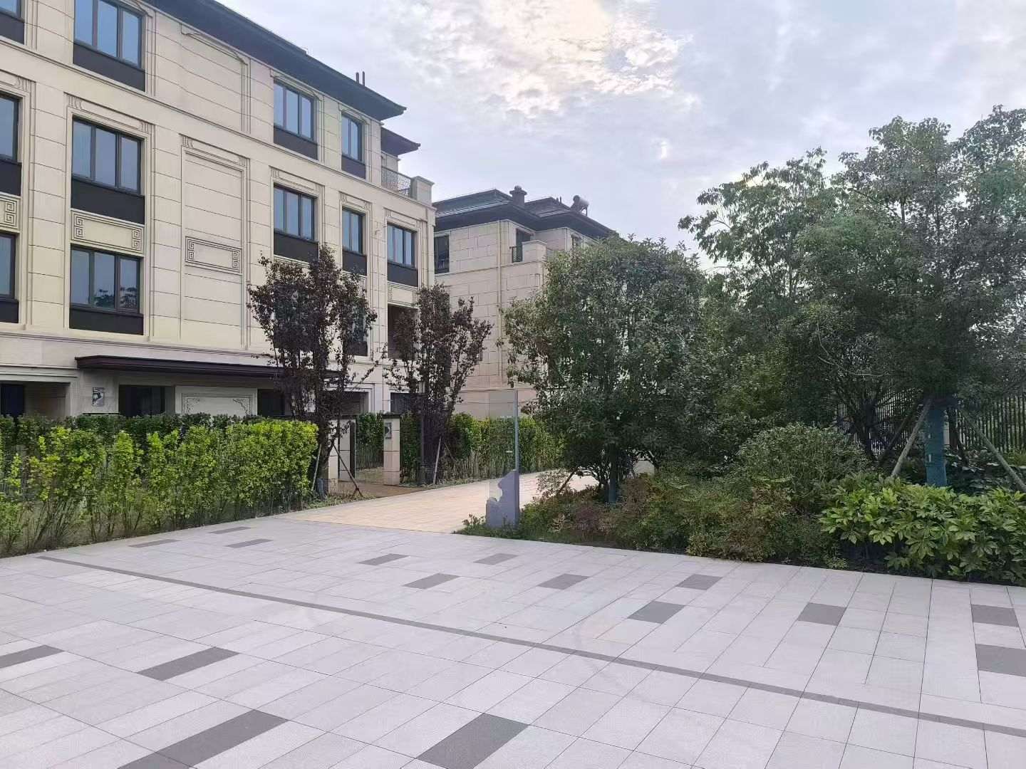 河源 芝麻白与芝麻白搭配铺装，尺寸1200*600