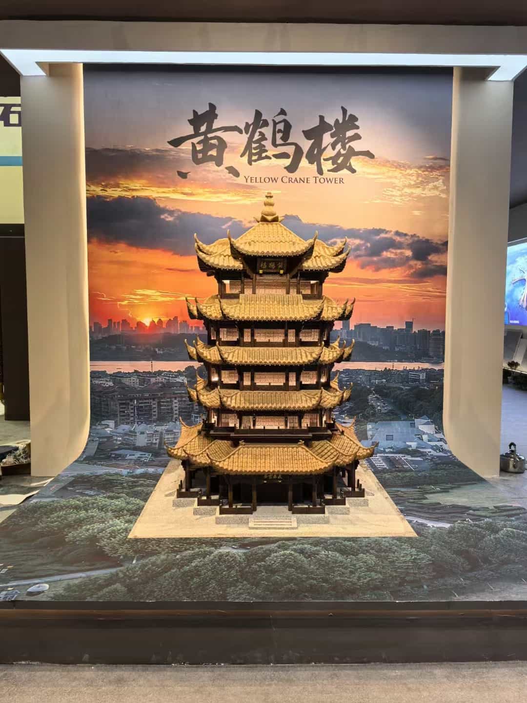 河源仿古石文创作品-黄鹤楼