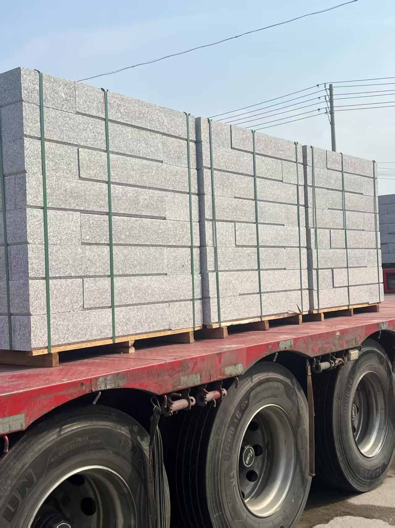 河源 芙蓉白路沿石装车