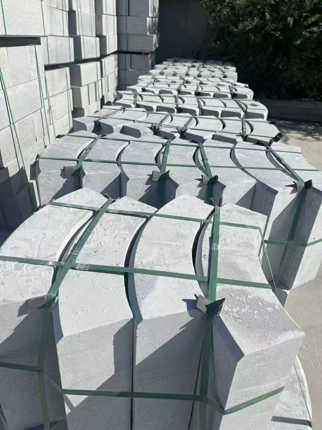 河源 芝麻灰弧形路沿石