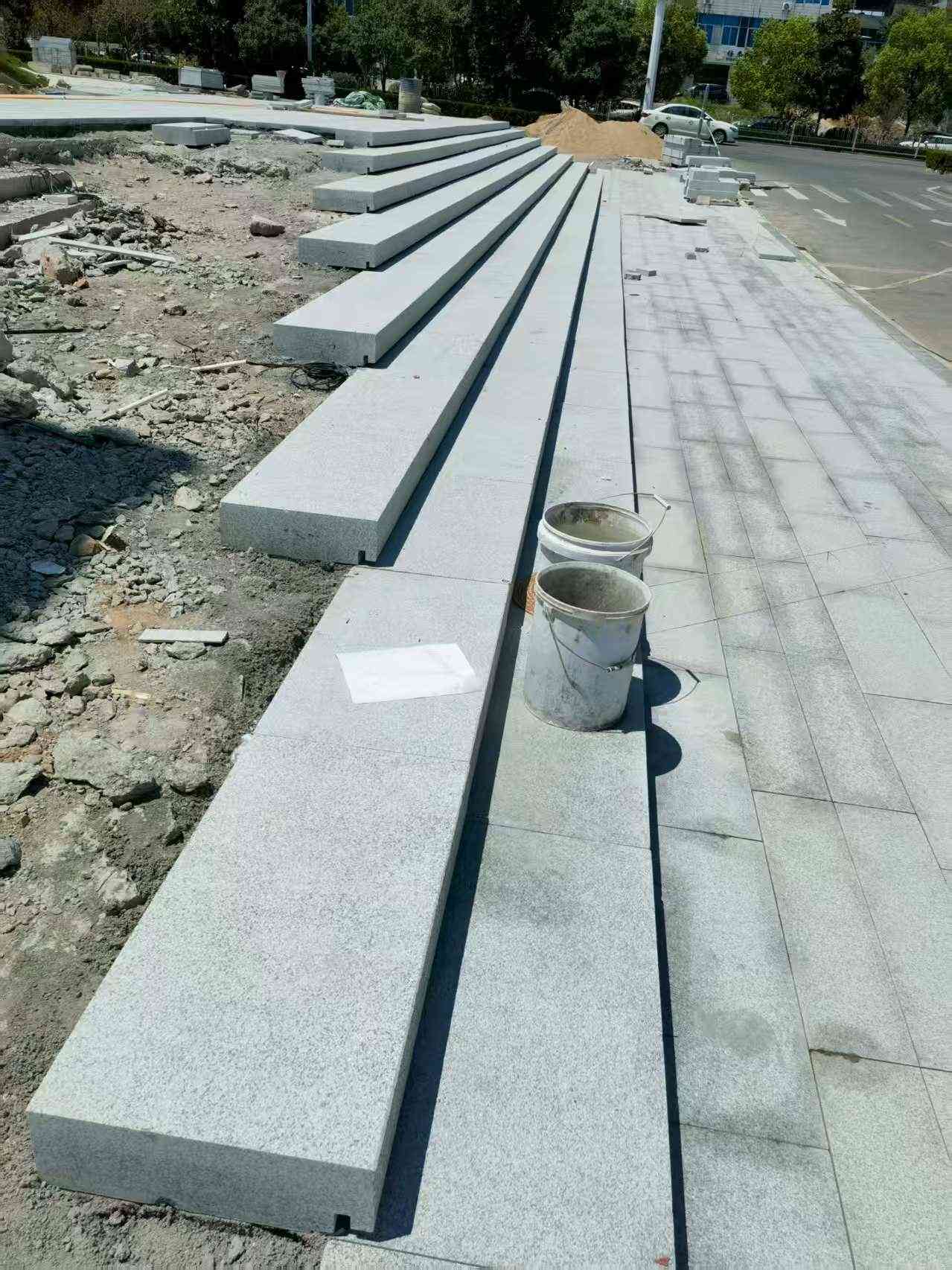 河源 芝麻白整石台阶，施工现场